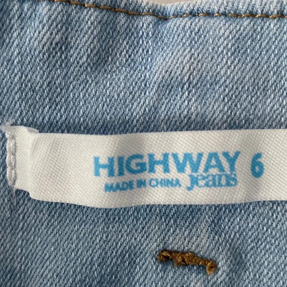 Hi rise belted light denim jeans - Picture 2 of 6